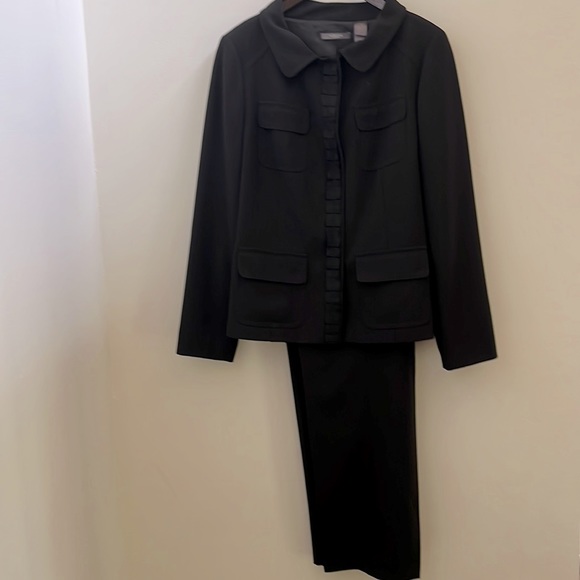 Gorgeous Black Blazer and Pant Suit by Liz Claiborne Size 14/16 - Picture 2 of 9